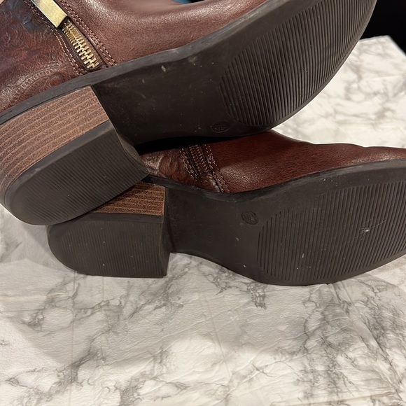 Xappeal Cognac Faux Leather Ankle Booties w/ Tooled Floral Design ~ Size 7.5 - Picture 6 of 7